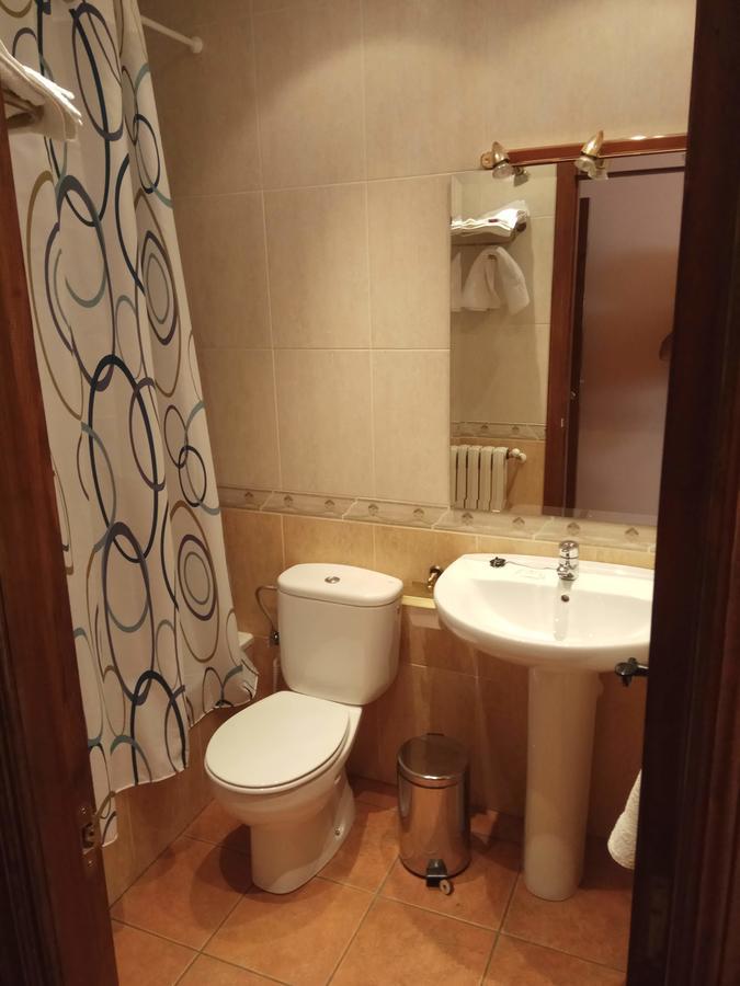 Hostal Restaurante Raton Paredes de Nava Екстер'єр фото